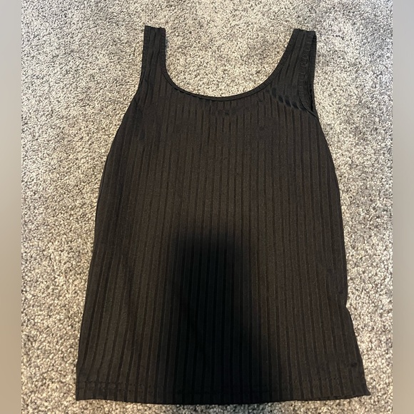 Basic black tank - Picture 1 of 1
